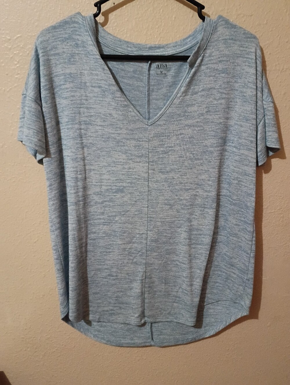 A.N.A Size Medium Heathered Light Blue V-Neck Short Sleeve Tee